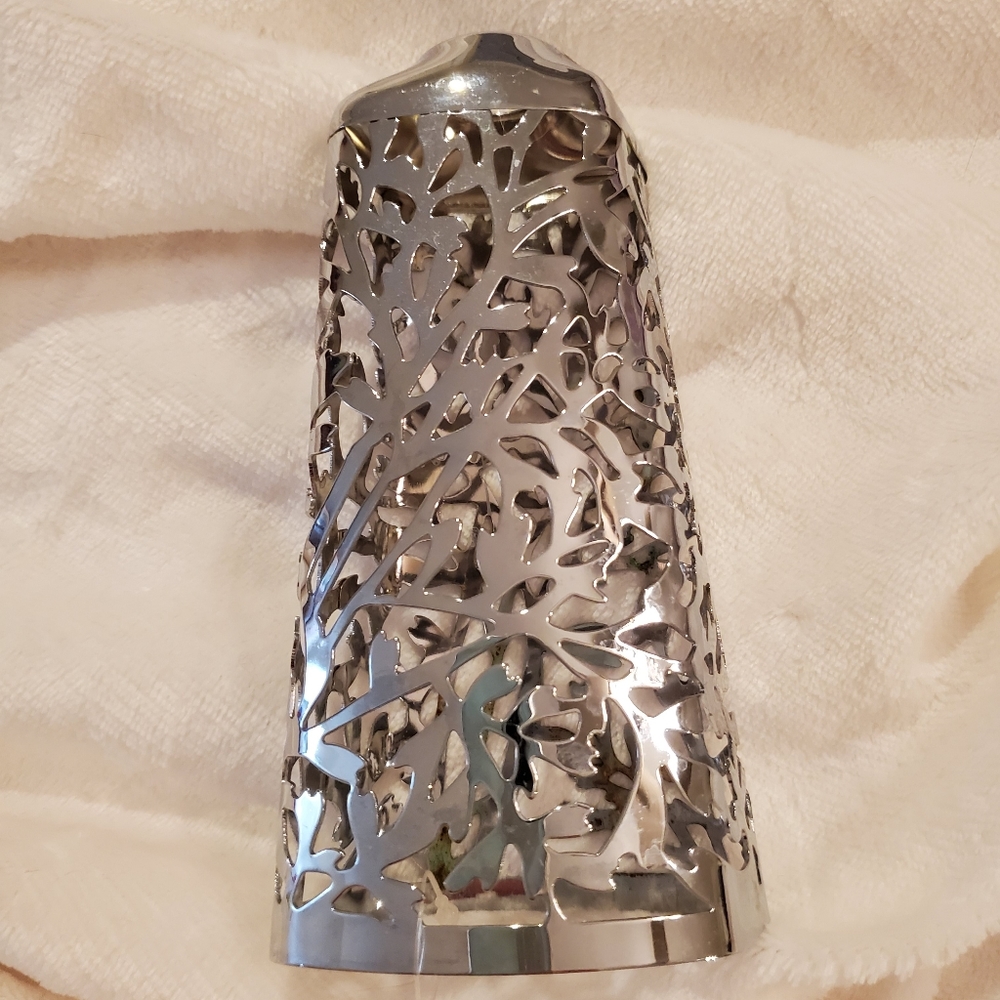 EUC - Bath & Body Works Handsoap Sleeve Silver Scroll